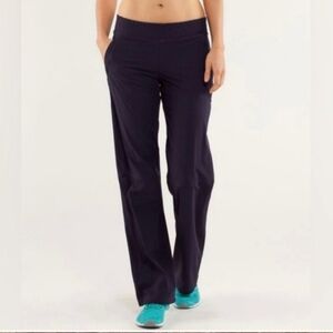 Lululemon "Dogrunner" black athletic pant w/legging liner.size 6